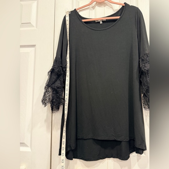 Marled reunited closet black assymetrical top tunic size XL tiered lace sleeves - Picture 10 of 10